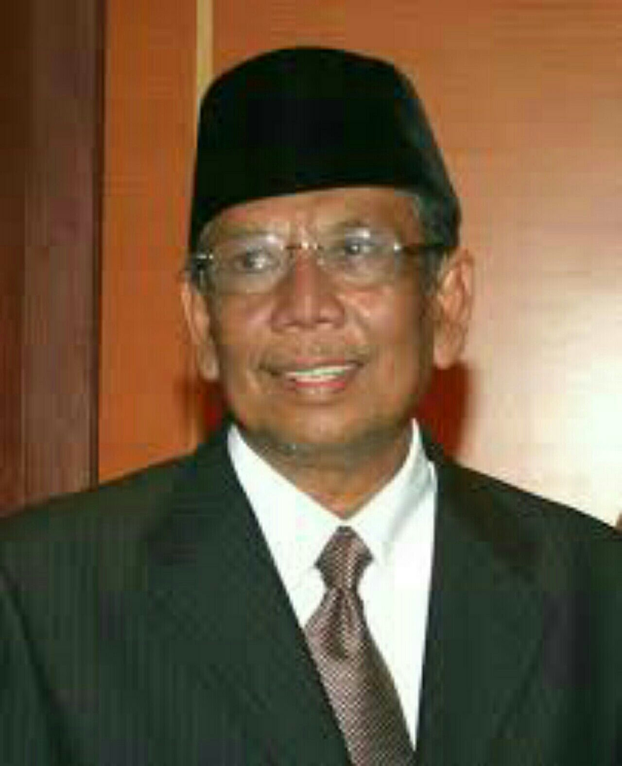 Obituari Bahasa Kiai Hasyim Muzadi - Harian Kutim