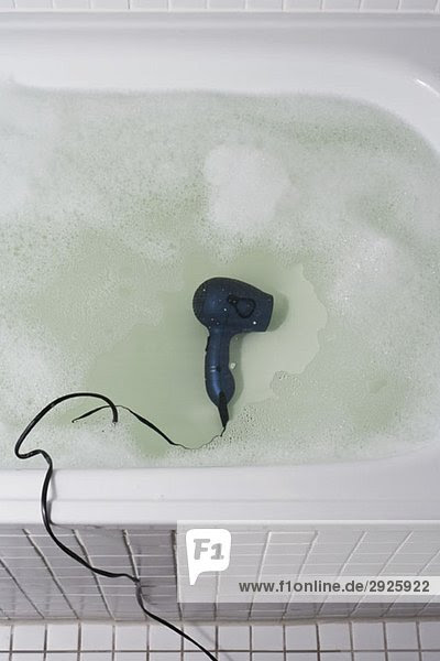 Badewanne,Boden,Fußboden,Föhn,Haar,voll - Lizenzfreies ...