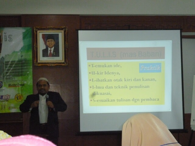 Omjay di Kegiatan Guru Menulis di Bank BJB DEpok