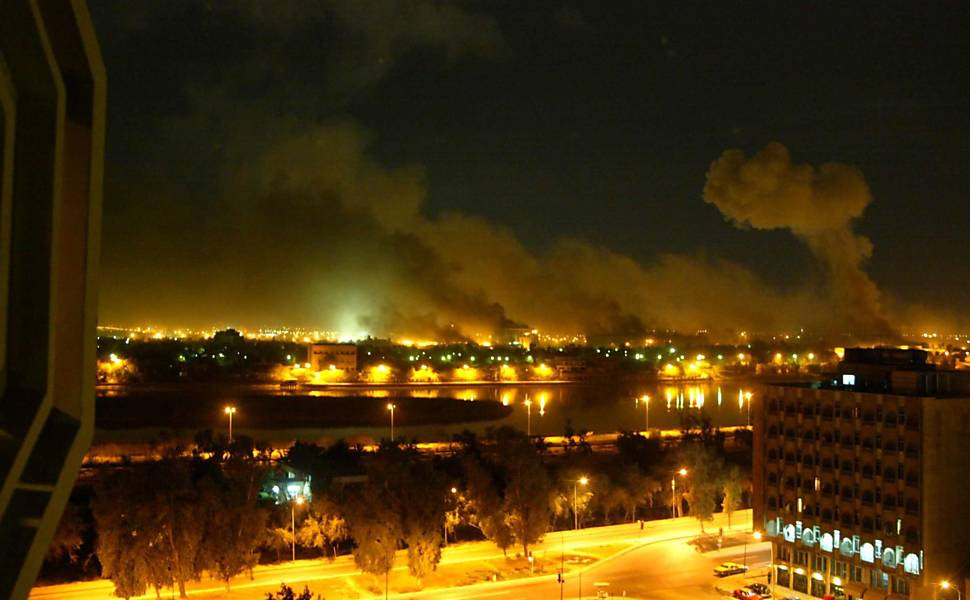 Da sacada do hotel Palestina, Juca Varella registra início dos bombardeios da coalizão anglo-americana sobre Bagdá