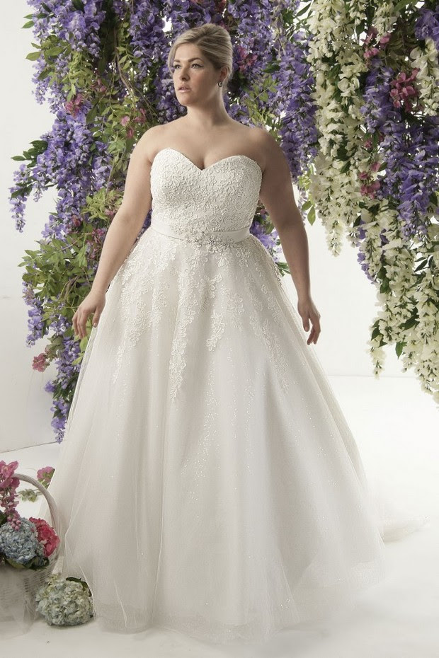20 Amazing Plus Size Wedding Dresses | weddingsonline