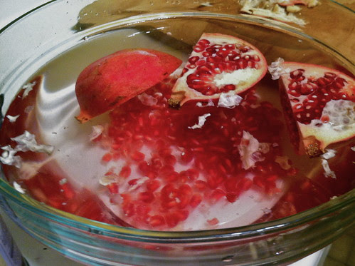 How to clean a pomegranate