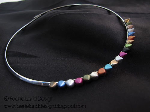 Collana con Borchie Arcobaleno