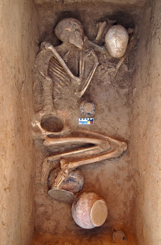 Túmulo encontrado no Paquistão (Foto: AFP)