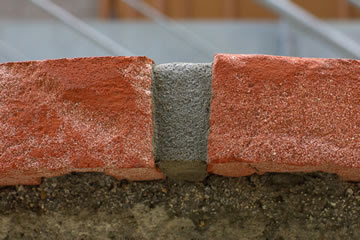 レンガの目地 りゅうの犬小屋