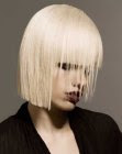 straigth blonde bob