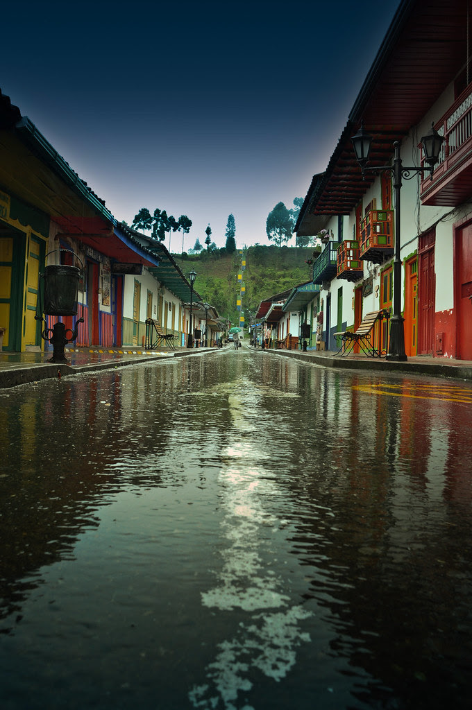 Imagen de la Calle Real en Salento, Quindio luego de la lluvia.