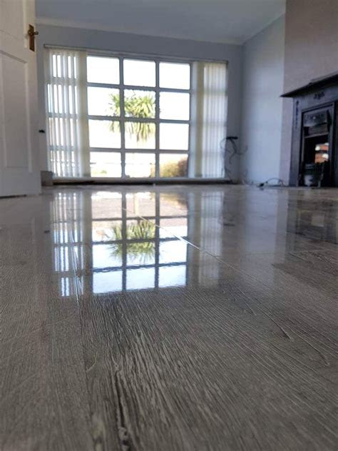 Choosing between the two isn't always easy though. Silver Oak High-Gloss Laminate Flooring | Floorless Floors