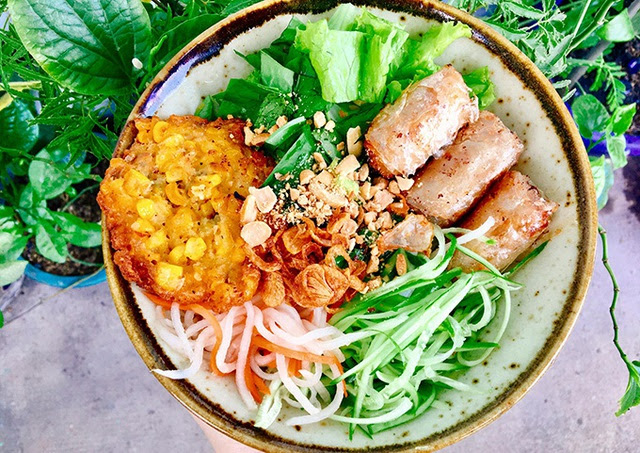 Bún nem bánh ngô, bạn đã thử chưa? - Ảnh 1.