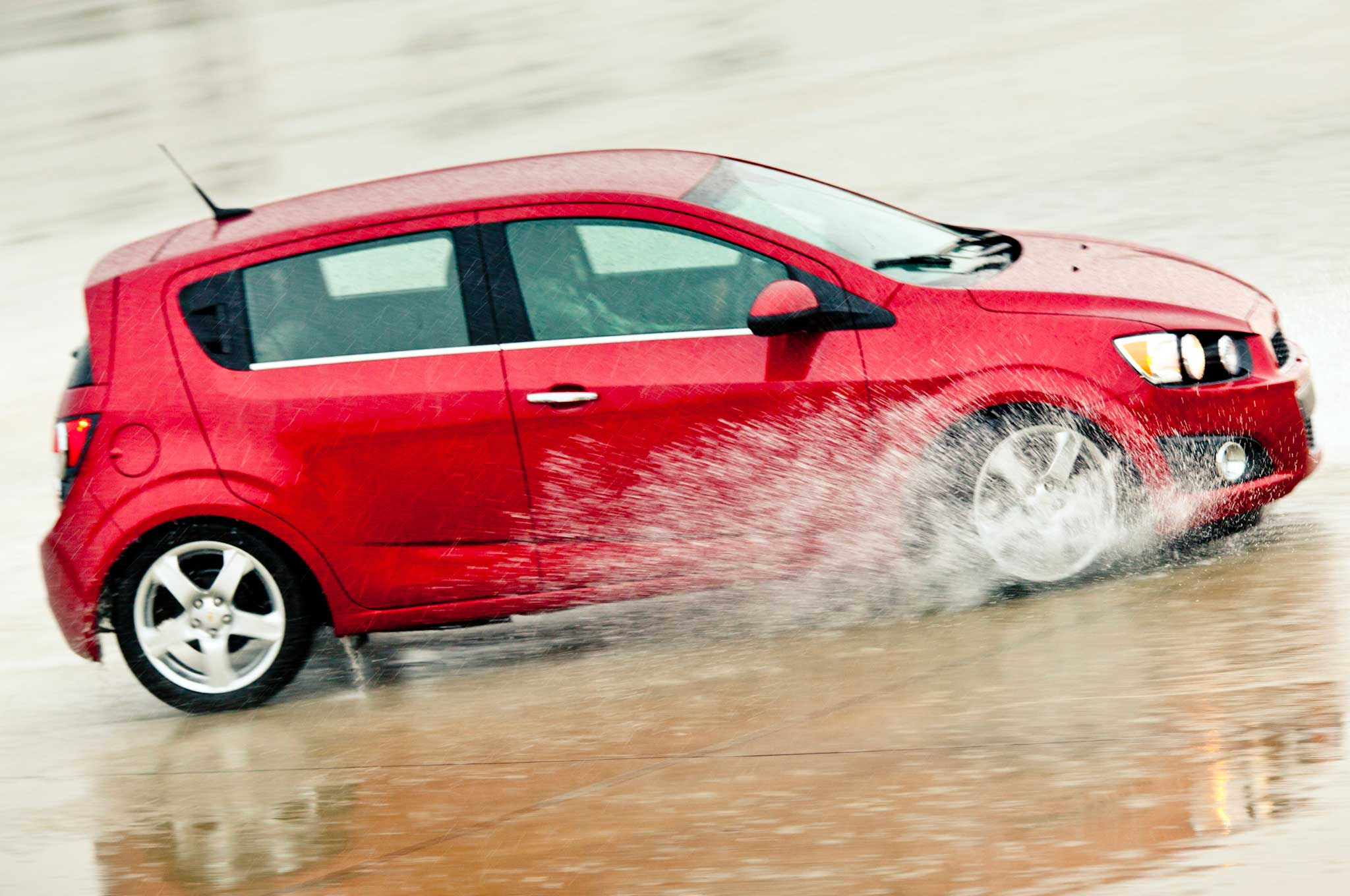 2014-Chevrolet-Sonic-side-view12