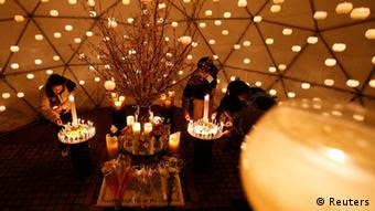 Visitors light candles to mourn the March 11, 2011 tsunami (Photo: REUTERS/Issei Kato) 