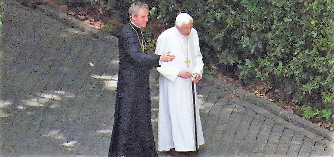 Benedicto XVI visita por sorpresa los Â«Castillos de RomaÂ»