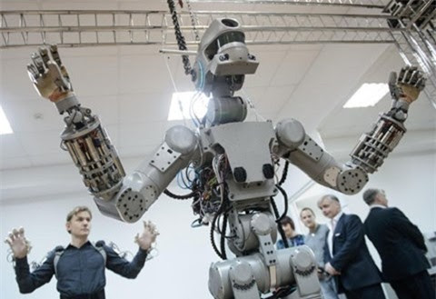 Nga phát triển robot hình người làm việc ngoài vũ trụ