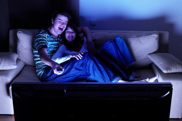 9 giờ tối vẫn còn xem phim, karaoke hay nhậu nhẹt: Nhiều người đang âm thầm tàn phá sức khỏe ngay từ trẻ mà không hay biết! - Ảnh 2.