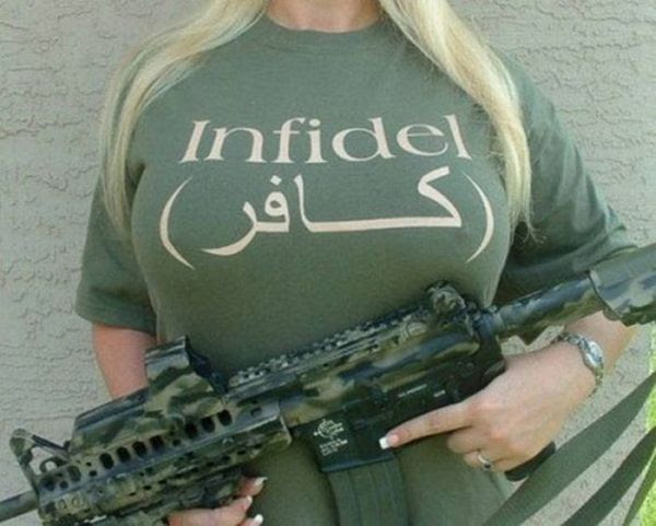Girls with Guns (41 pics)
