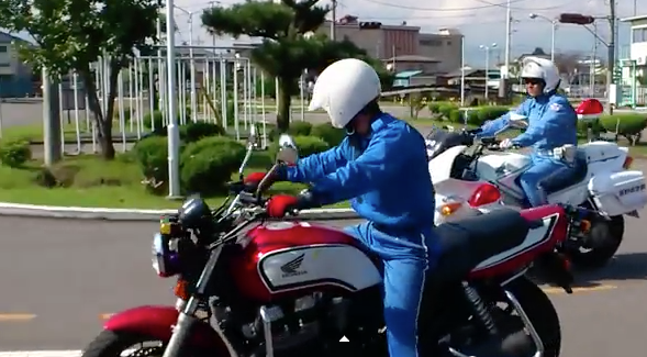 動画 白バイから教習所の教官が本気で逃げた結果 車イラストのグルービー