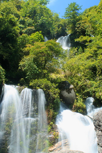 Water falls in Sundarijal, Nepal by hemanth.kumar