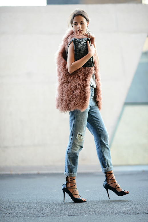 LE FASHION BLOG DUSTY ROSE MONGOLIAN FUR VEST GREY GRAY MUSCLE TANK TOP DISTRESSED BOYFRIEND JEANS STRAPPY LACE UP HEELS MIU MIU QUILTED CLUTCH LOW BUN CHIGNON BEAUTY PINK FEATHER VEST FASHION VIBE 1 Jeans: Bershka, T-shirt: Topshop, Heels: MAS34, Clutch: Miu Miu, Earrings: Zara, Vest: Hoss Intropia photo LEFASHIONBLOGPINKFEATHERVESTFASHIONVIBE1.png