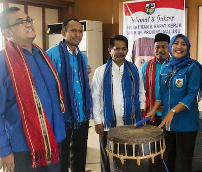 Ambon, Malukupost.com - Gubernur Maluku Said Assagaff meminta agar dualisme yang terjadi dalam kepengurusan Komite Nasional Pemuda Indonesia (KNPI) di daerah hendaknya dapat disatukan, sehingga dapat membentuk kekuatan pemuda yang dapat diandalkan bagi pembangunan. Pernyataan tersebut disampaikan Gubernur dalam sambutan tertulisnya yang dibacakan oleh Sekretaris Daerah (Sekda) Hamin Bin Thahir di pelantikan pengurus dan Rapat Kerja Daerah (Rakerda) I DPD KNPI Provinsi Maluku, di Ambon, Jumat (10/3).
