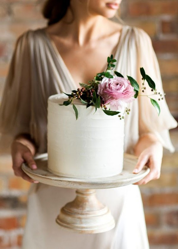 15 Simple but Elegant Wedding Cakes for 2018 - EmmaLovesWeddings