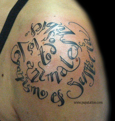Tatuaje letras Pupa Tattoo Granada 
