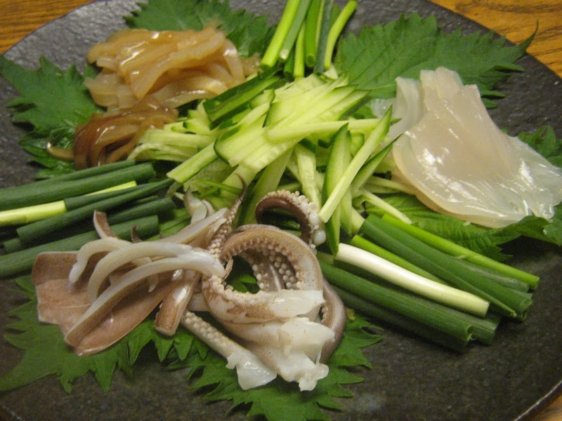 旨魚料理 ムギイカの刺身３種盛り まるかつ水産 旬の旨い魚を自前調達