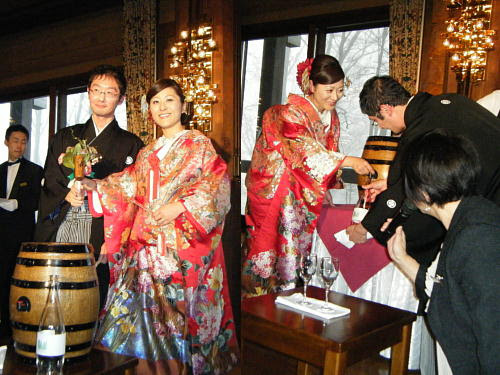 ワイン樽で鏡割 結婚式の２次会で人気です レンタル品です 地下水 雨水 身近な水源を賢く集め使う レインワールド