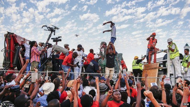 The statue of one of apartheid"s architects Cecil John Rhodes is removed as thousands cheer from the University of Cape Town