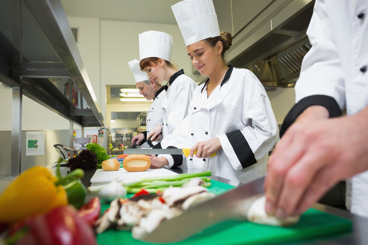 B.C. restaurants scramble to find kitchen workers for job ...