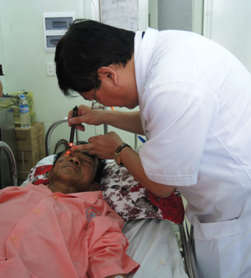 Bệnh nhân Huỳnh Văn Nén đang được điều trị tại Bệnh viện Chợ Rẫy. Ảnh: T.P