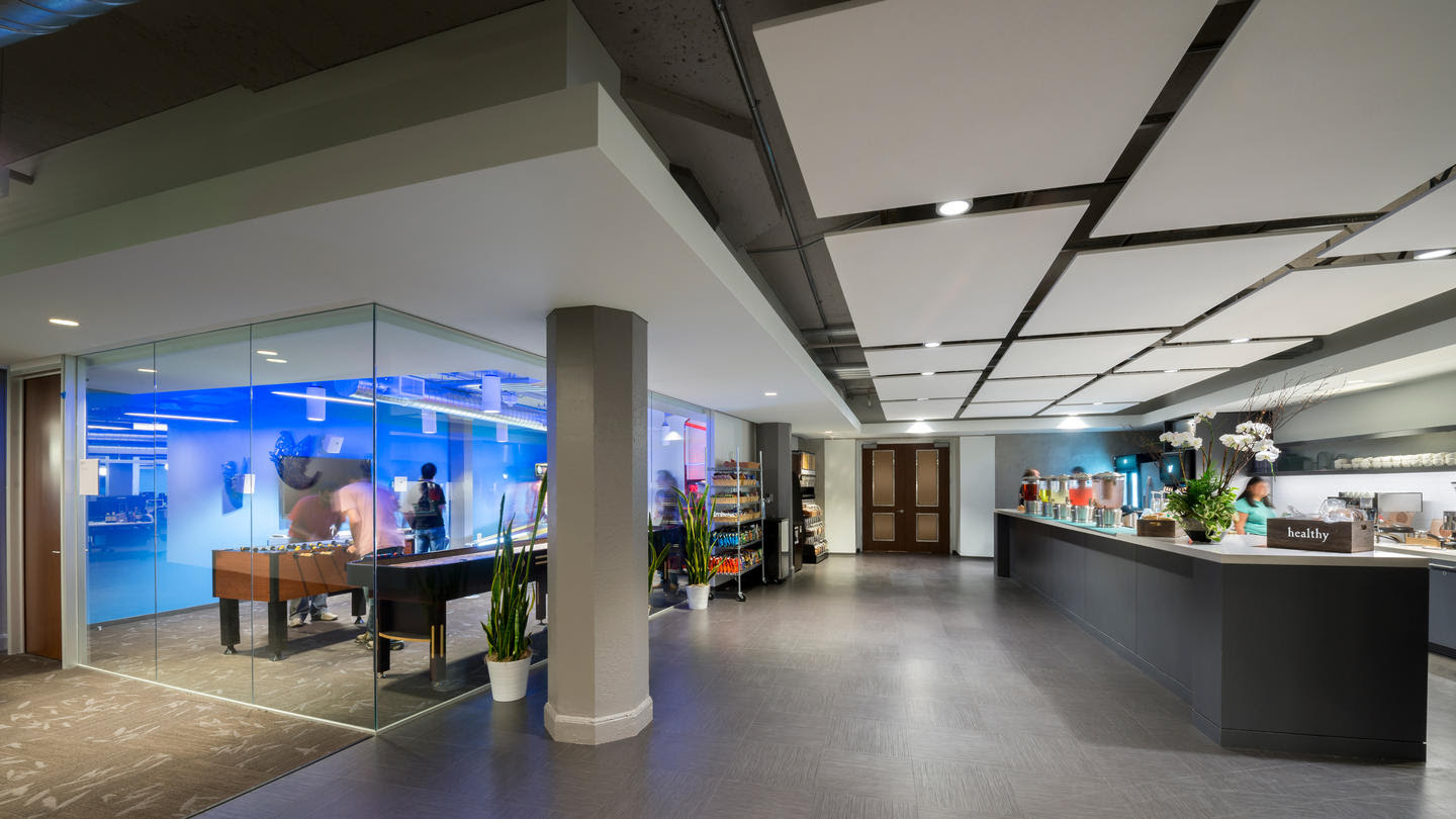Take a Tour of Twitter’s San Francisco Headquarters - Officelovin'