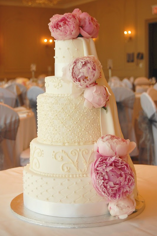 White wedding cake with pink peonies