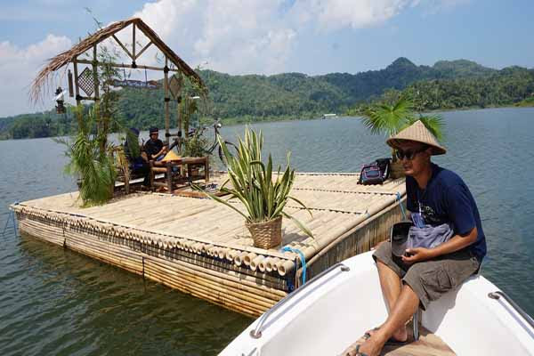 Sensasi Baru Taman  Bambu  di Atas Air ala Sermo Star 