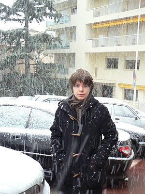 il neige devant l'immeuble.jpg