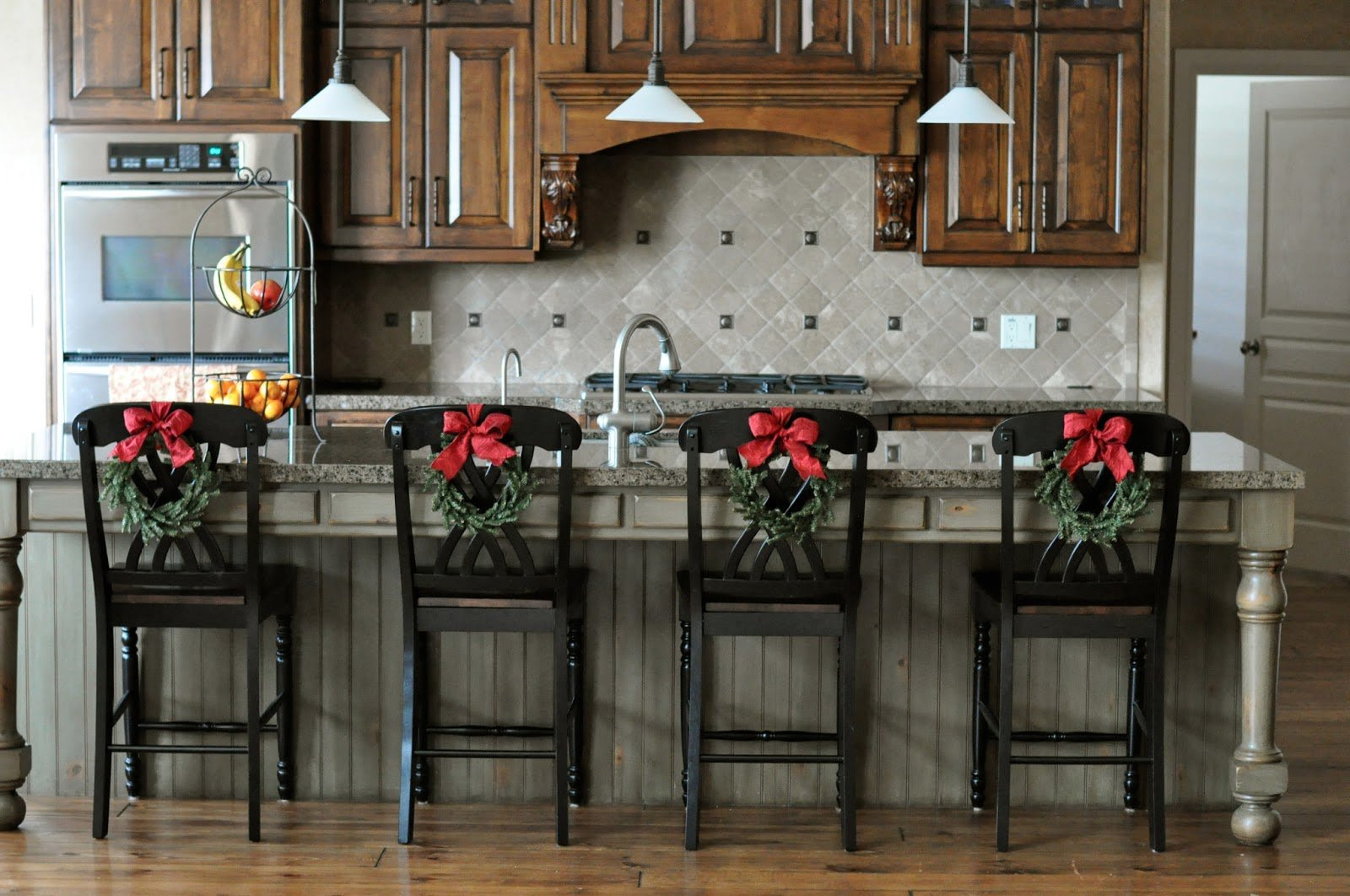 DECORATE YOUR DINNING WITH THESE LOVELY CHRISTMAS CHAIR 