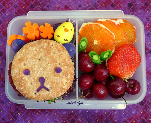 Rilakkuma and Kiiroitori Beet Burger Sandwich Bento by sherimiya ♥