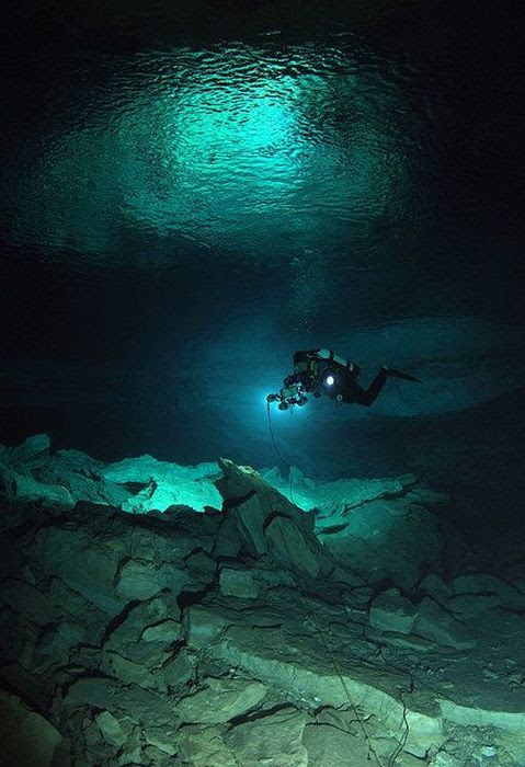 Beautiful Underwater Cages (23 pics)
