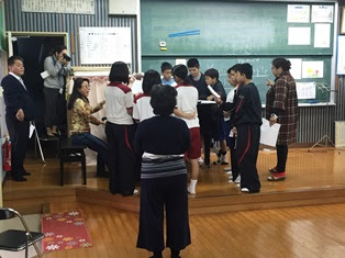 16 01 08 里美先生による音楽授業 東村立有銘幼小学校