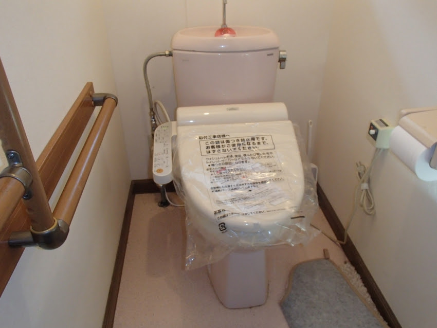 Toto ウォシュレット交換 補高便座取り付け ｔｏｔｏプロショップ水彩工房八戸中央店 住宅リフォームのご相談は 北奥設備
