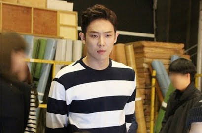 Foto: Lee Joon Tunjukkan Pesona Bintang di 'Father is Strange' http://ift.tt/20kt43r - Berita Terkini Lee Joon Terbaru Hari Ini -"Father is Strange" kembali merilis foto cuplikan adegan yang akan ditampilkan dalam serial ini. Kali ini, tim produksi merilis foto yang menampilkan Lee Joon yang dikisahkan sebagai seorang bintang populer. 