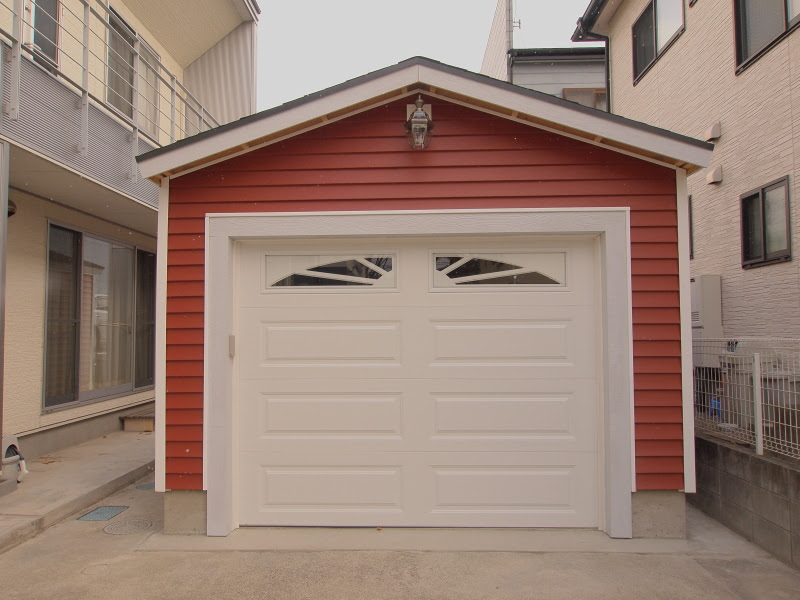 輸入ガレージドア オーバースライダー 販売 ワンズ建築設計室は住宅 店舗 ガレージ コンテナ建築 秘密基地 2ｘ4建築キット販売 特殊建築が得意な設計事務所です