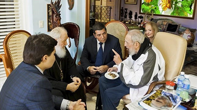 Fidel Castro reaparece con el patriarca de la Iglesia 