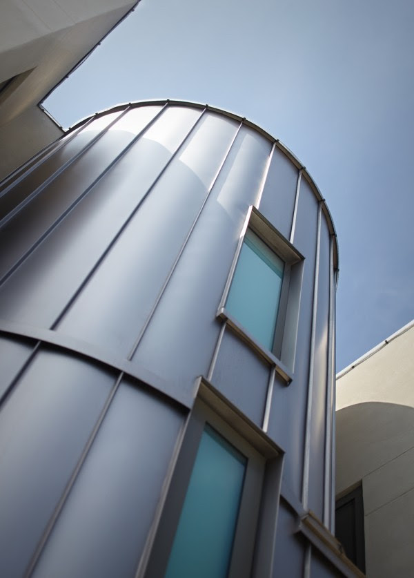 Contemporary building