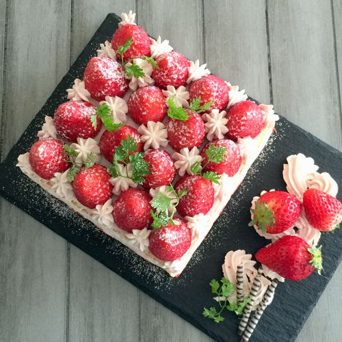 ぜいたく苺のスクエアショートケーキ 岸田夕子オフィシャルブログ 勇気凛りん おいしい楽しい Powered By ライブドアブログ