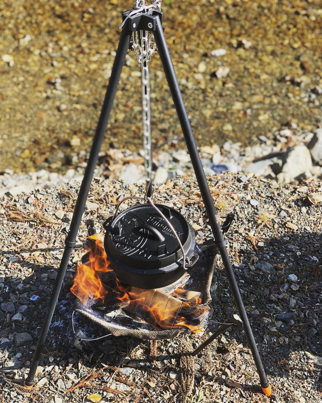 2 000円でここまで作れる アイディアが光る 自作の焚き火台 4つのユニーク例