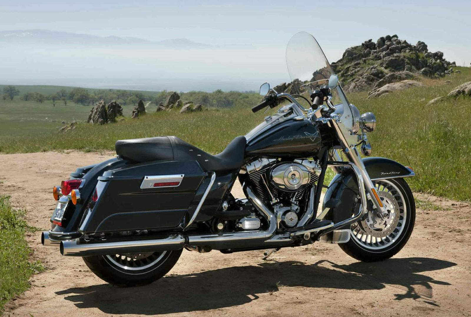 Harley Davidson FLHR Road King   a BIKEWORLD