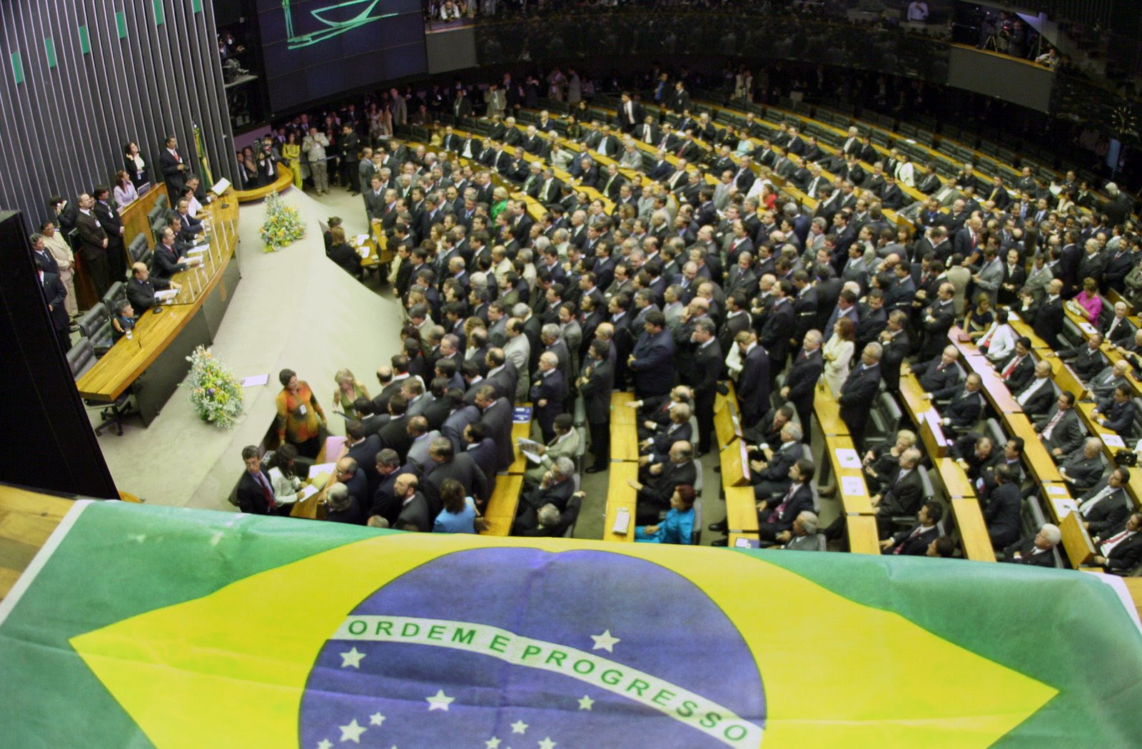 http://arenapublica.files.wordpress.com/2009/07/camara-dos-deputados.jpg