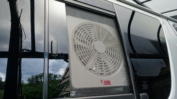 ２００系ハイエースにおすすめの換気扇 扇風機 車中泊 Com
