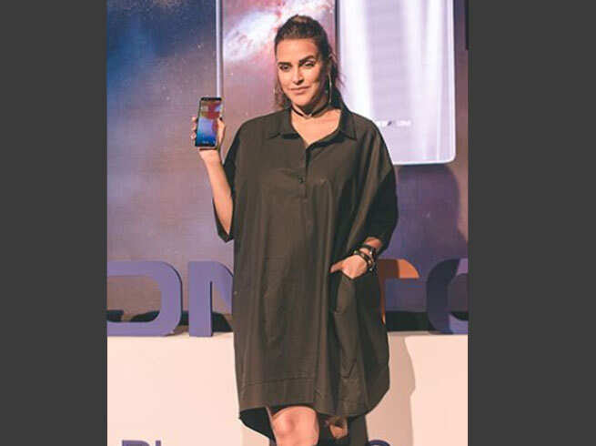 नेहा धूपिया ने पोस्ट की चौंकाने वाली तस्वीर