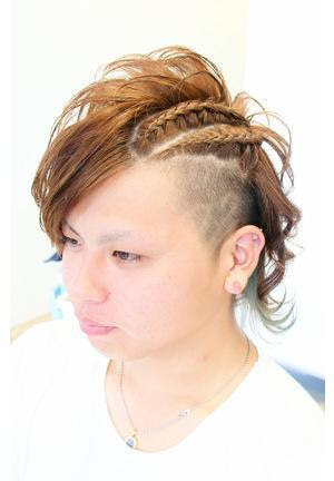 エリア一覧 店舗情報 スタイル一覧 スタイル詳細 Sleek Hair 店舗トップ クーポン アクセス スタイル メニュー スタッフ ブログ 口コミ 予約 Sleek Hair のヘアスタイル 編み込みメッシュアシメ 123 編み込みメッシュアシメ 左サイドに2本編み込み 左